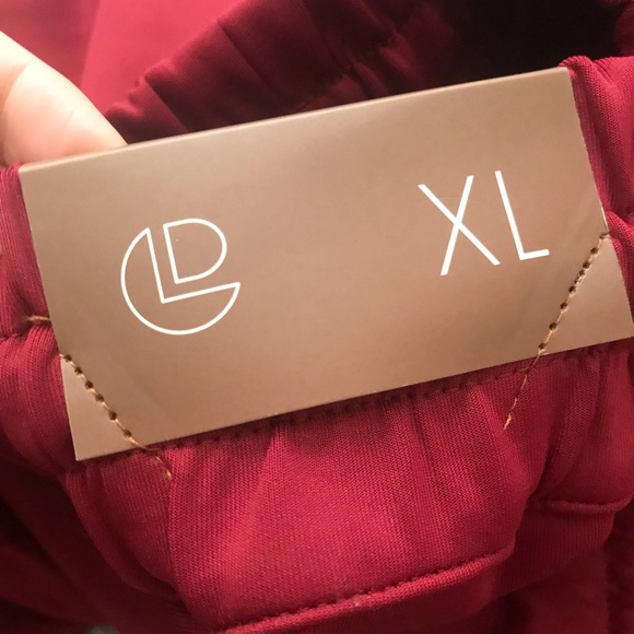 Men’s red striped jogger track pants. Elastic waistband with draw cord. - Picture 5 of 7